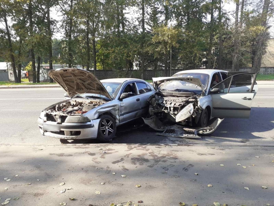 В Костроме столкнулись два автомобиля