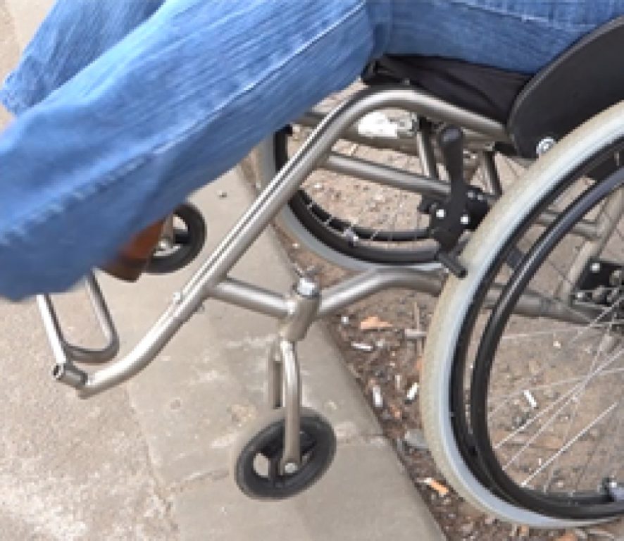 Дороги не для всех: инвалид-колясочник оценил доступную среду в Костроме