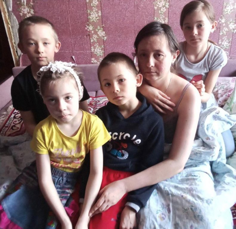 Многодетная мать из Нерехтского района лишилась детей после тяжелой болезни