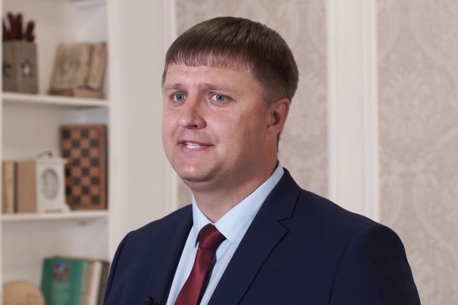 «На выход!»: коллеги опального костромского депутата Евгения Щепалова настойчиво советуют ему уйти в отставку