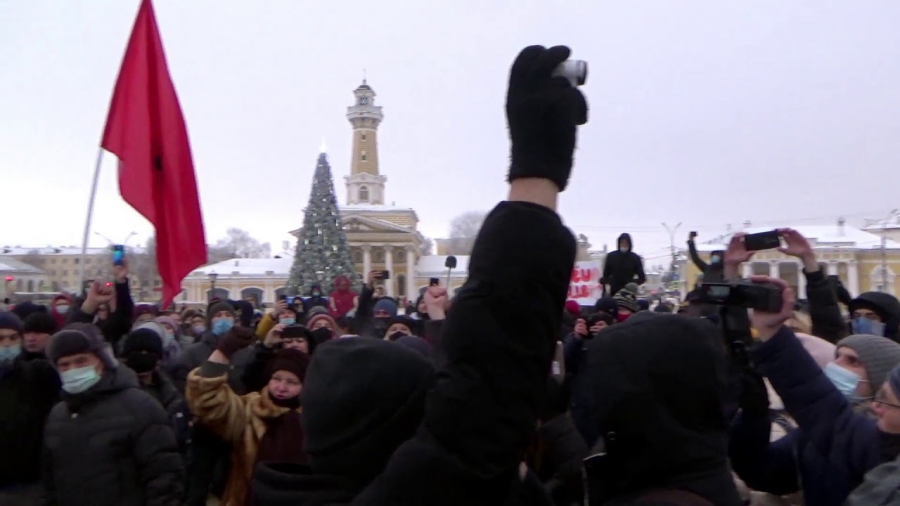 В Костроме участника митинга, который пнул полицейского, посадили под домашний арест