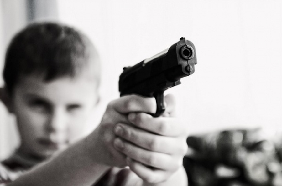 7-летний костромич случайно выстрелил в своего 4-летнего брата из пневматики