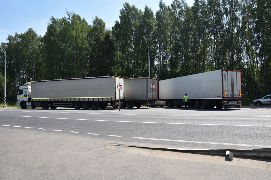 Более 60 большегрузов не пустили в Кострому из-за жары