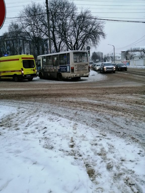 В Костроме произошло два ДТП с участием общественного транспорта за один день