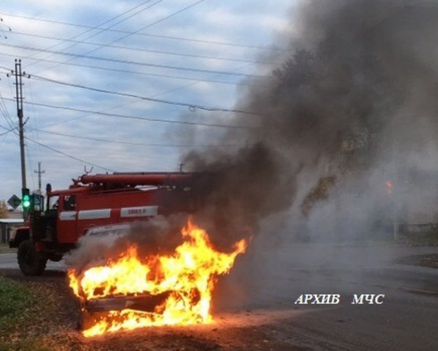 В Костроме загорелся автомобиль Рено