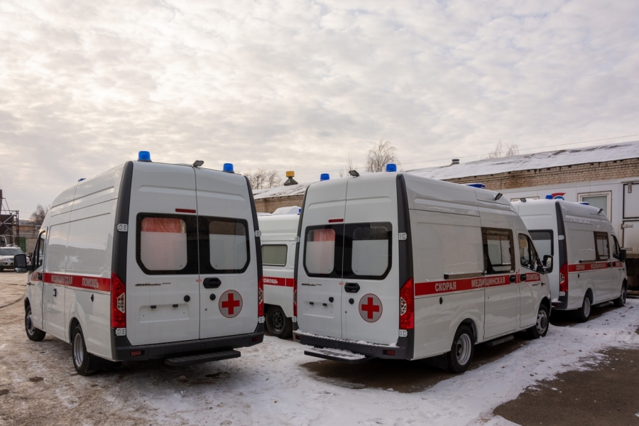 Вам ГАЗ, а вам УАЗ: в районные больницы Костромской области поступят новые автомобили скорой помощи