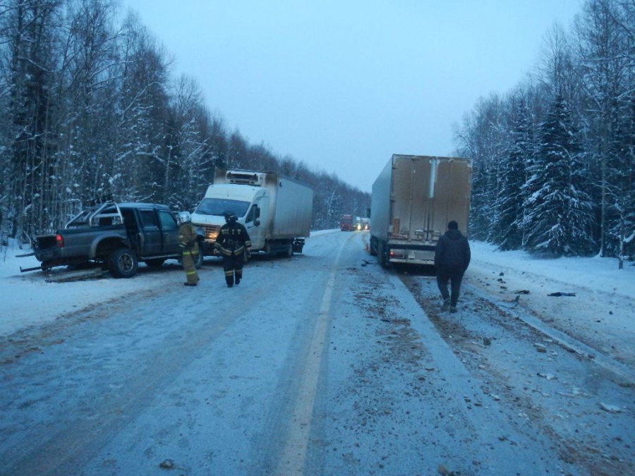 Водители из трех регионов попали в аварию на костромской трассе