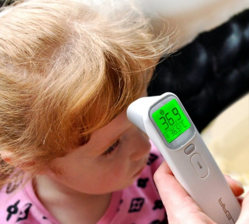 В Костроме родителям предложили «скинуться» на бесконтактные термометры для детских садов