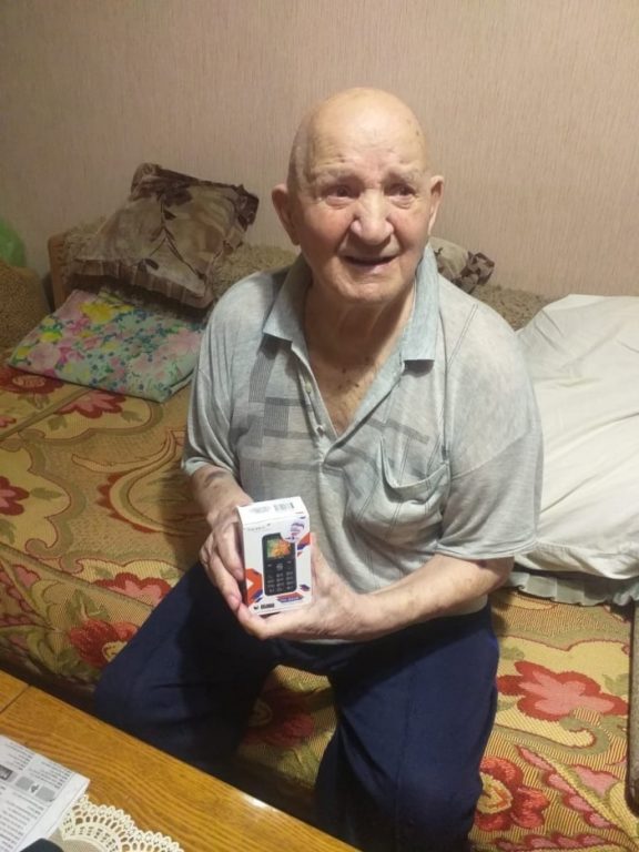В Костромской области бывшему узнику концлагеря на Новый год подарили мобильник