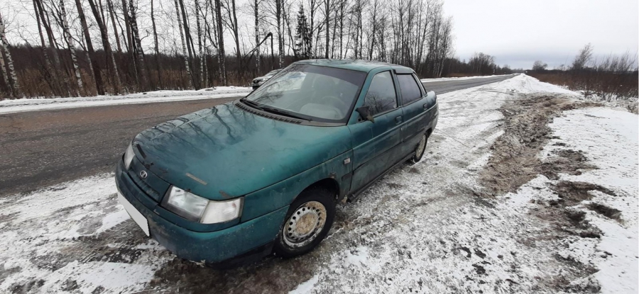 В Костромской области опрокинулся автомобиль: пострадала женщина-водитель