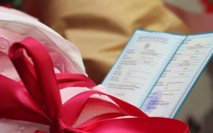 При регистрации новорожденных костромские родители теперь могут указать свое место жительства