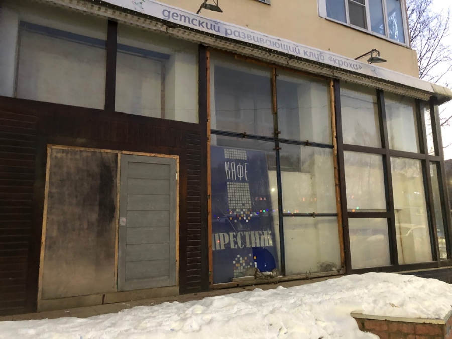 В Костроме арендаторы помещения в жилом доме съехали вместе с батареями и окнами