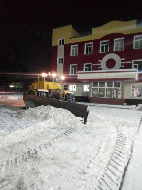 В Костроме дорожники приступили к уборке снега у детских садов и школ