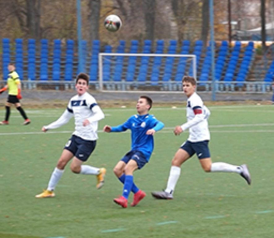 Футболисты «Динамо» сыграли с лидером Юношеской футбольной лиги