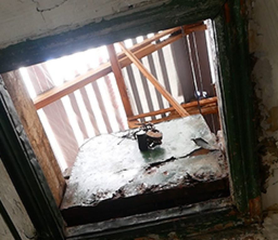 Костромичей замочили: из-за затянувшегося ремонта кровли пострадали квартиры многоэтажки