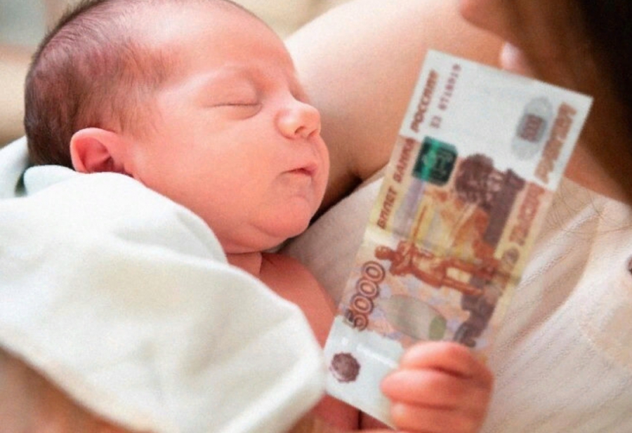 Костромские семьи начали получать выплаты на детей до трех лет