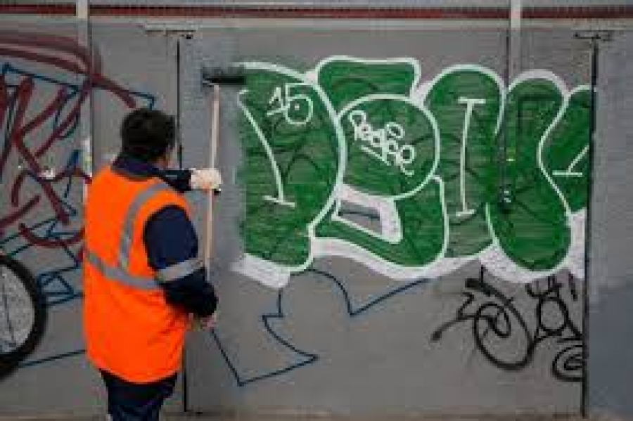 Граффити вне закона: костромичам рассказали куда жаловаться на появление нежелательных надписей и рисунков