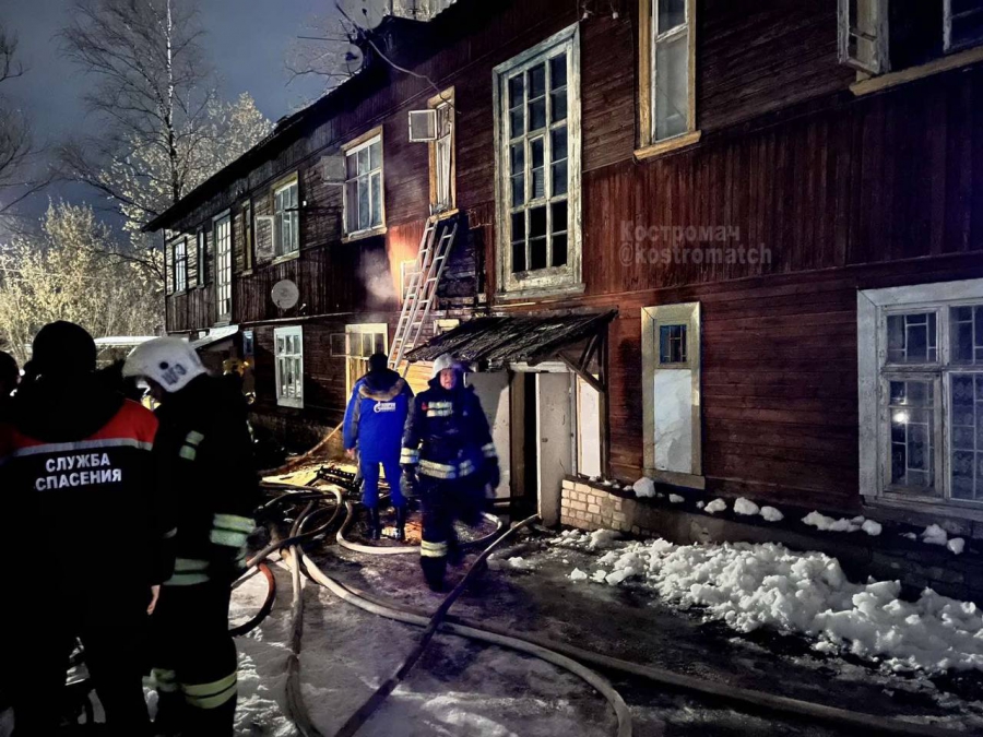 Во время очередного пожара в костромском «бараке» пострадал человек
