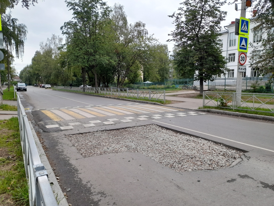 В Костроме дороги разрушаются из-за коммунальных раскопок (ФОТО)