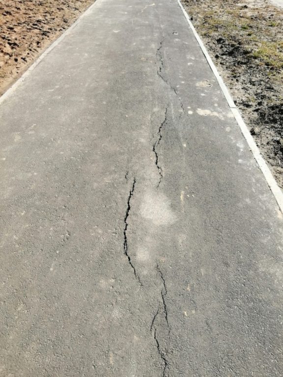 В Костромской области развалилась свежеотремонтированная дорога к школе