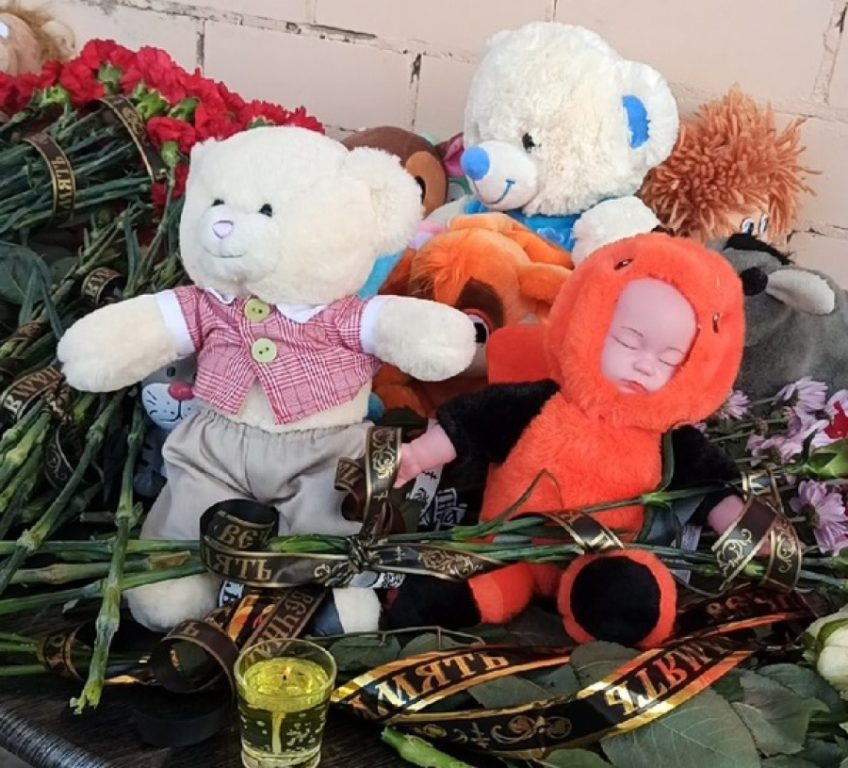 Костромские предприятия и организации начали объявлять неофициальный траур по убитой девочке