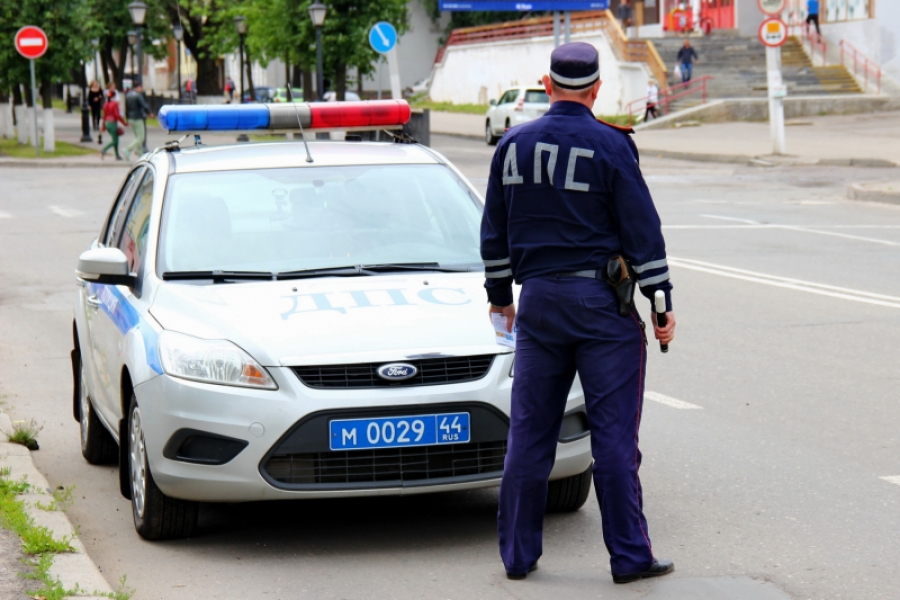 Губернатор предложил вернуть на костромские дороги больше полицейских