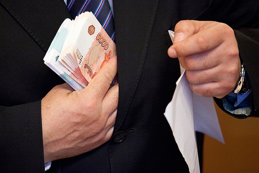 Бывший костромской чиновник получил около миллиона рублей за свое покровительство