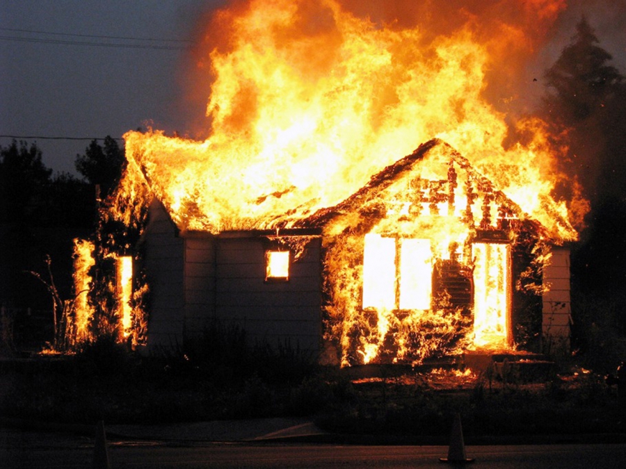 Ночью в Галичском районе сгорел дом многодетной семьи