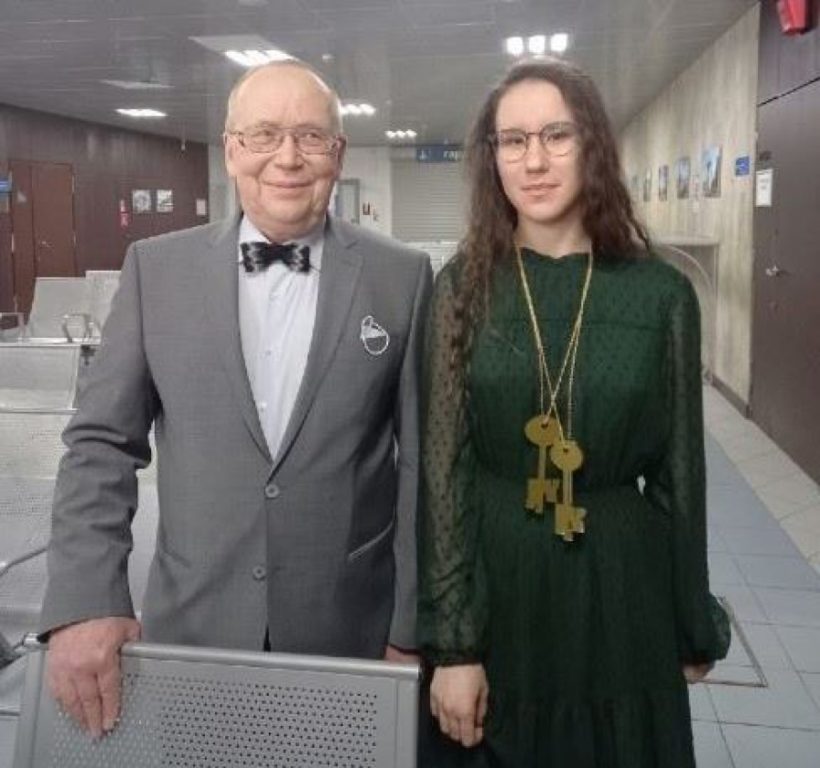 Костромская школьница поразила Юрия Вяземского своими знаниями на Первом канале