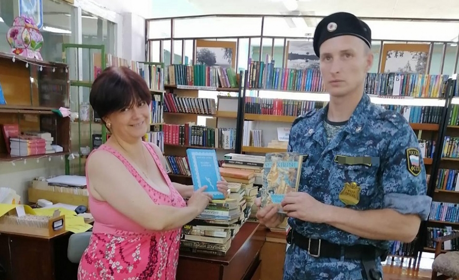 Костромские приставы подарили библиотекам больше тысячи книг