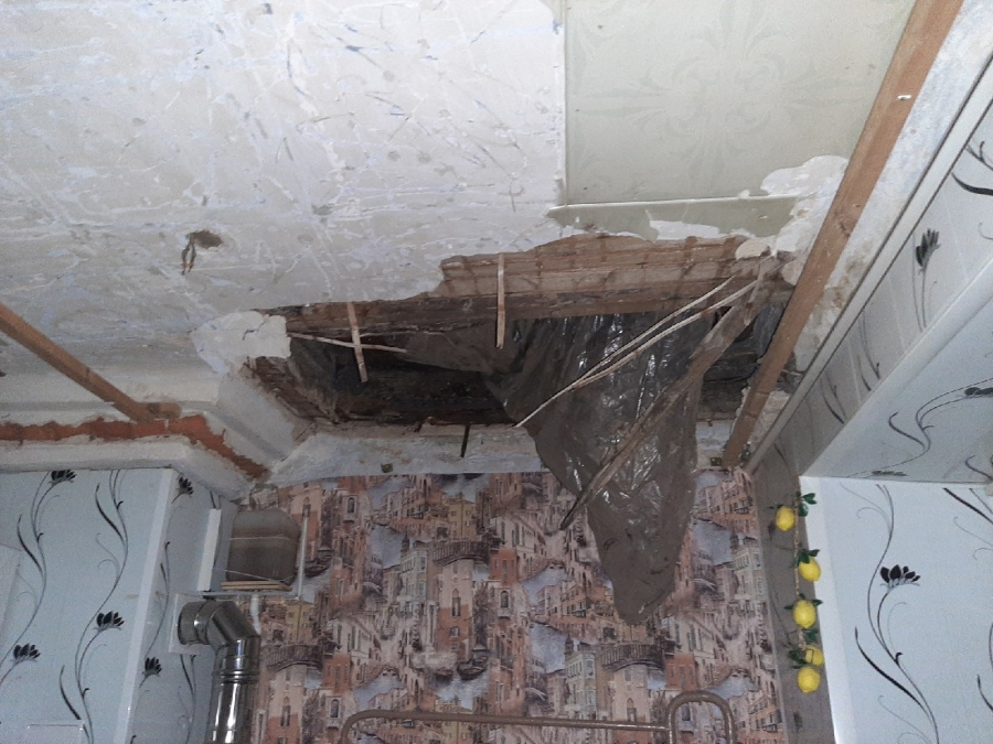 Врата в преисподнюю: в одном из костромских многоквартирных домов ночью рухнул потолок (ФОТО)