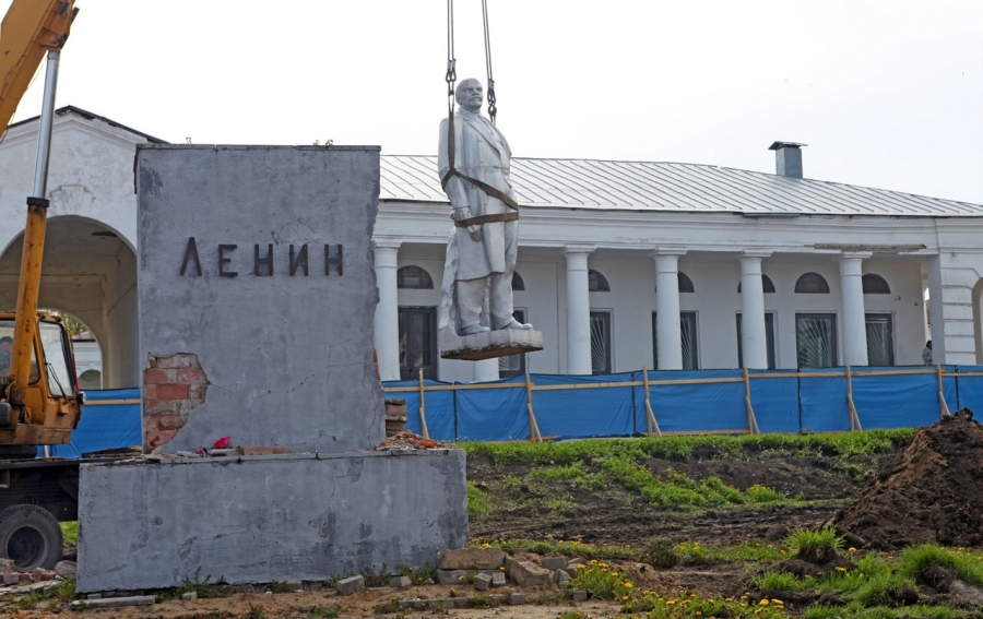 В костромской глубинке сняли памятник Ленину (ФОТО)