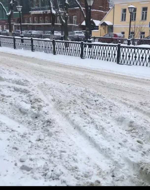 В Костроме дорожники круглые стуки борются с последствиями снегопада