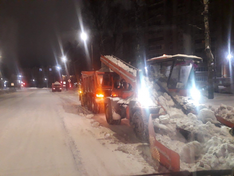 В Костроме для уборки снега привлекли дополнительную технику