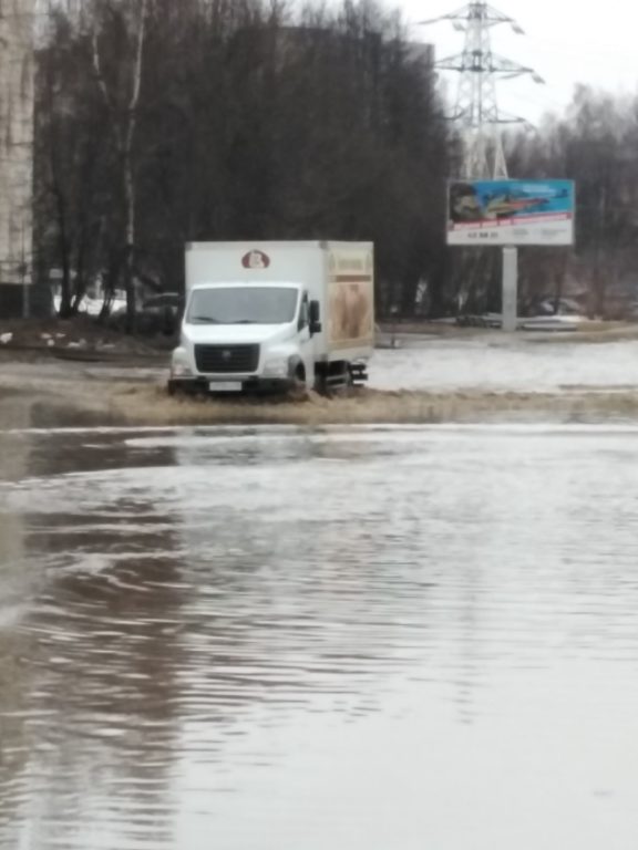 40 лет без изменений: в Костроме затопило улицу Димитрова (ФОТО)