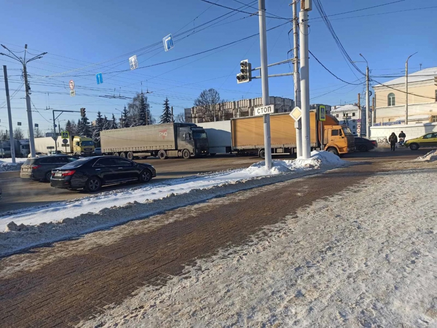 В Костроме скорректируют работу светофоров на пути следования большегрузов