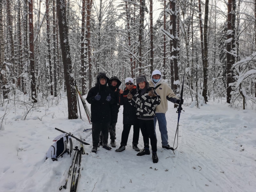 Китайские студенты отчаянно бросились покорять костромские лыжные трассы