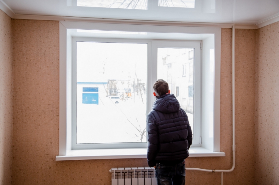 Сироту обидели: житель Костромской области четыре года скитается по углам в ожидании положенной по закону квартиры