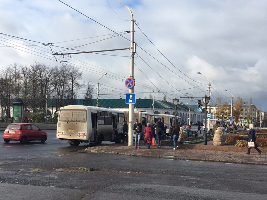 В Костроме невнимательный водитель 99 автобуса уронил пожилую женщину