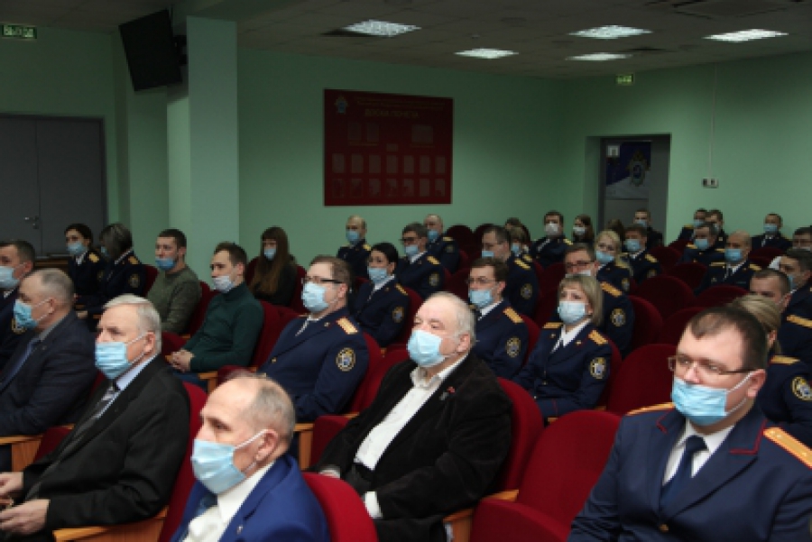 Костромских следователей наградили за успешное раскрытие сложных дел