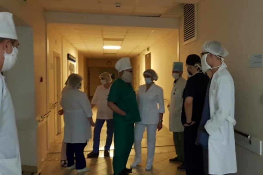 Отважные костромские врачи приняли решение постоянно жить в больнице, где лежат больные коронавирусом