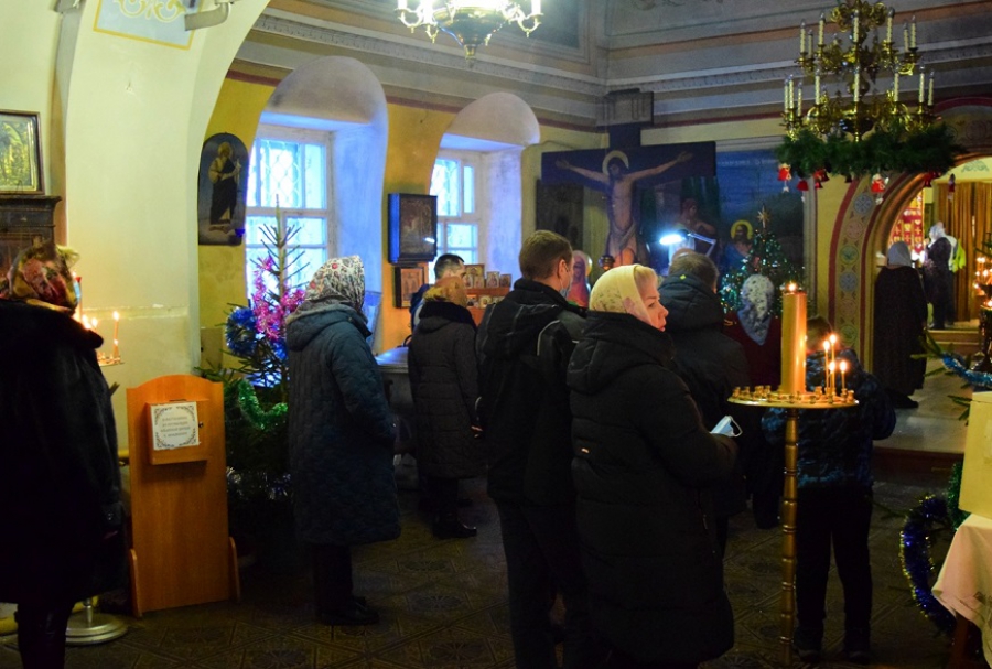 Около четырех тысяч человек приняли участие в рождественских богослужениях в костромских храмах