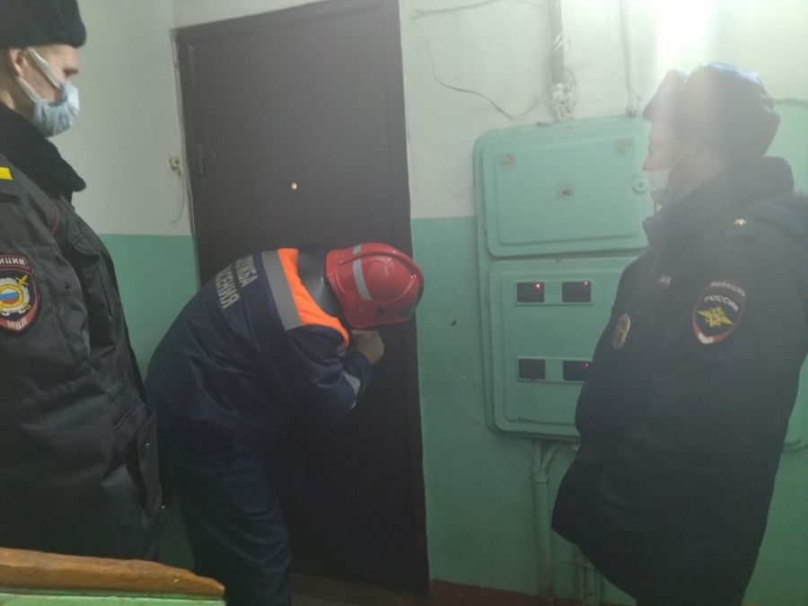 В Костромской области двоих детей спасли из замурованной квартиры
