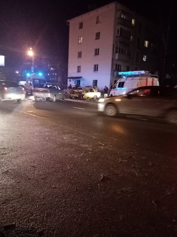 В выходные в Костроме пьяный водитель стал виновником серьезного ДТП (ВИДЕО)
