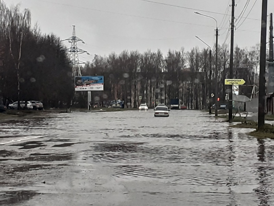 Никогда такого не было, и вот опять: в Костроме снова затопило улицу Димитрова