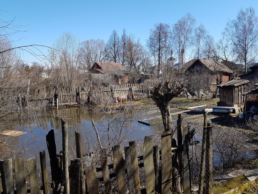 В центре Нерехты затопило несколько домовых участков (ФОТО)