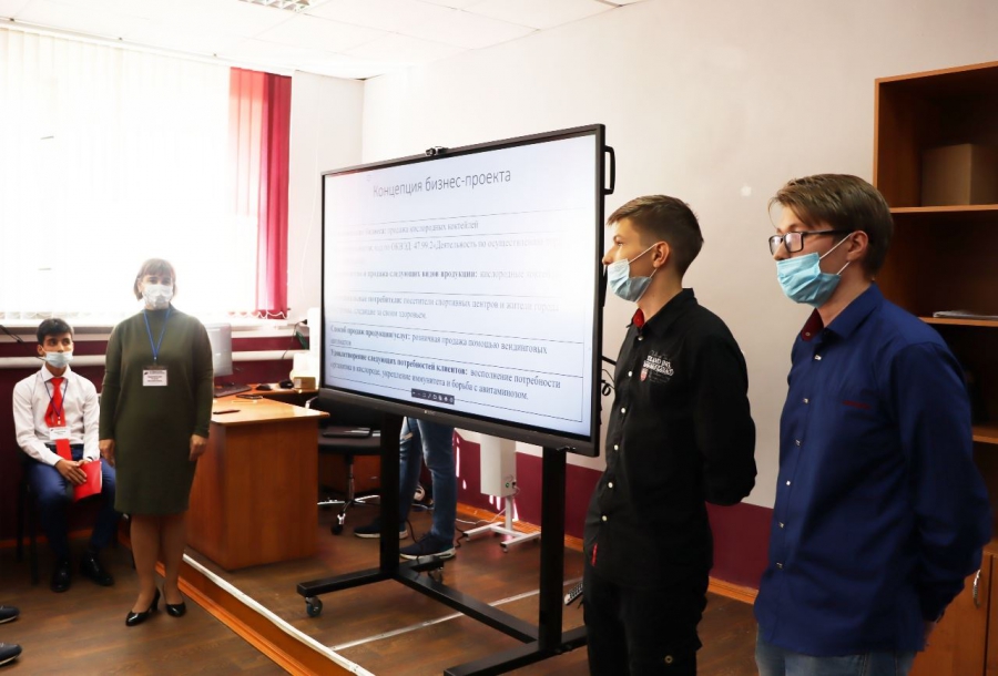 Преподаватели костромских техникумов будут ежемесячно дополнительно получать по 5 тысяч рублей