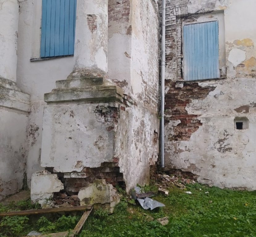 В Солигаличе памятник архитектуры XVIII века превращается в развалины