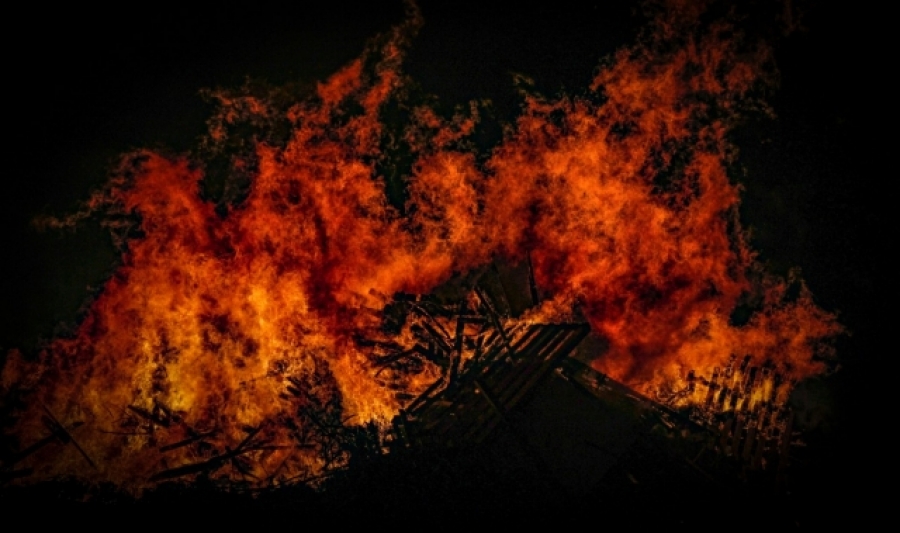 В Костроме рядом с военной частью произошло возгорание