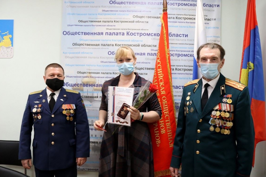 В Костроме наградили врачей и медсестер из «красной зоны»